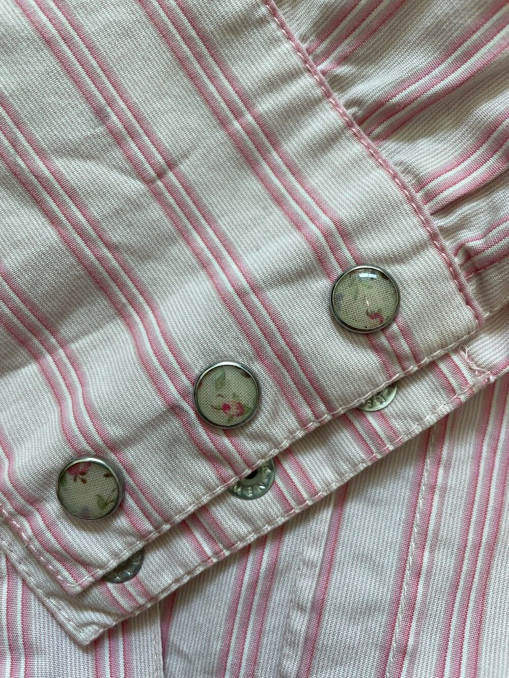 GAP Vintage Women's Western Pink Striped Button-Down (floral snaps) Shirt Medium - Picture 5 of 15